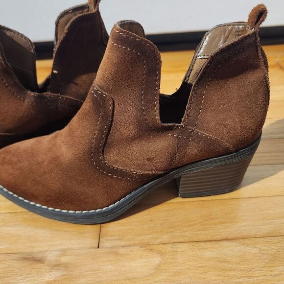 Sonoma Womens Ankle Boots Small Heel Suede Leather Brown size 6M - Picture 2 of 9